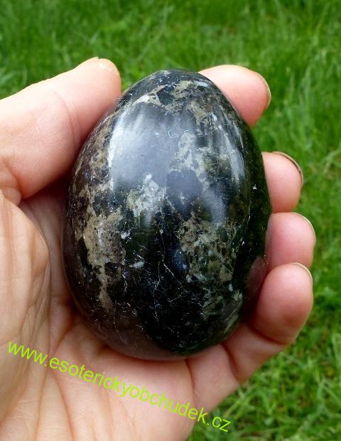 Onyx ve tvaru vejce cca 7 x 5 cm - cena do vyprodání zásob (skladem 2 ks)