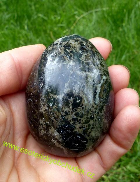 Onyx ve tvaru vejce cca 7 x 10 cm