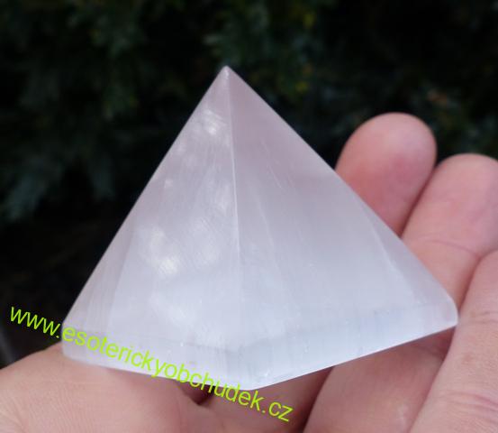 Pyramida - SELENIT cca 4 x 4 cm