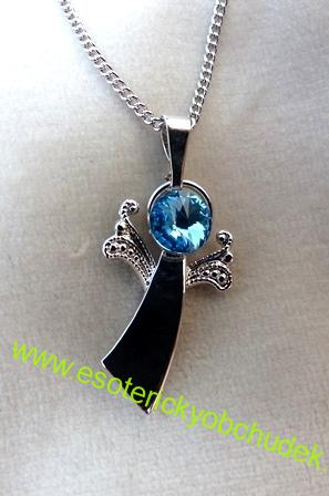 Štěstínek - přívěsek s andílkem předurčený svou velikostí i pro děti - s modrým krystalem Swarovski