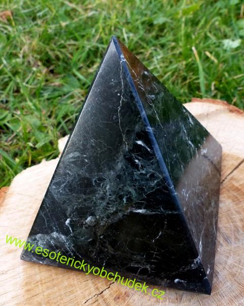 Pyramida - černý onyx 10 cm