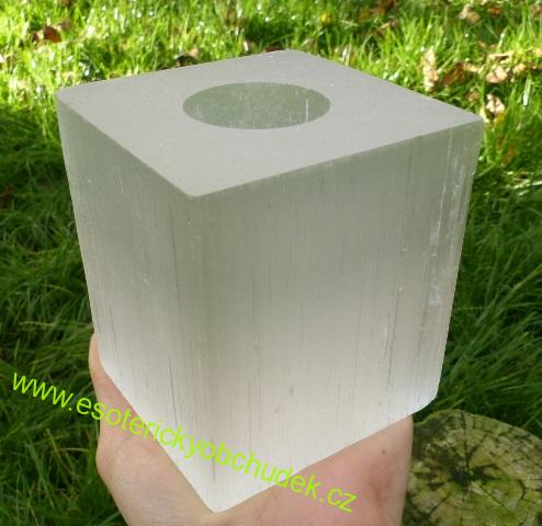 Svícen na čajovou svíčku ze selenitu kostka - 8,5 x 10 cm