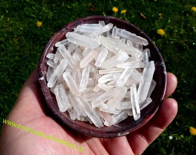 Křišťál - malé krystalky cca 2 - 4 cm - 500g