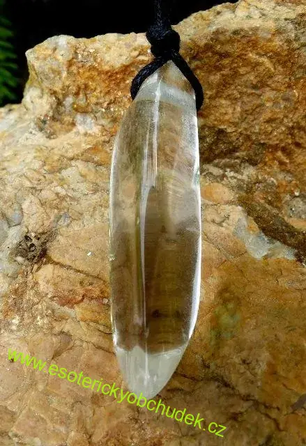 Křišťál přírodní krystal - přívěsek vrtaný cca 4,5 - 5,5 cm