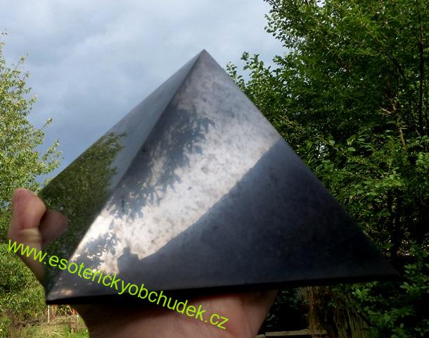 Pyramida - Šungit 15 cm