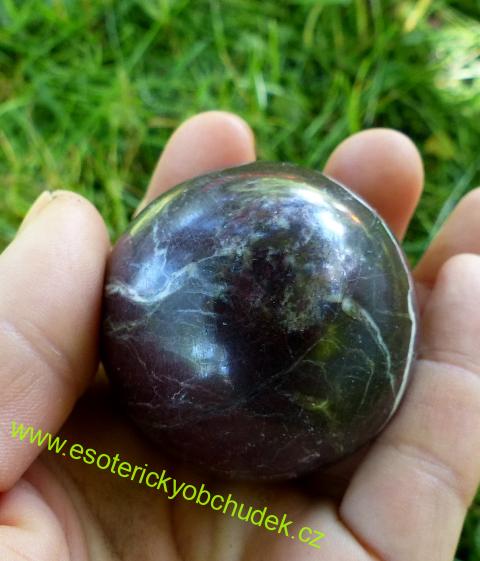 Koule - červený onyx 5 cm