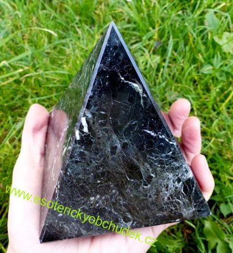Pyramida - černý onyx 10 cm