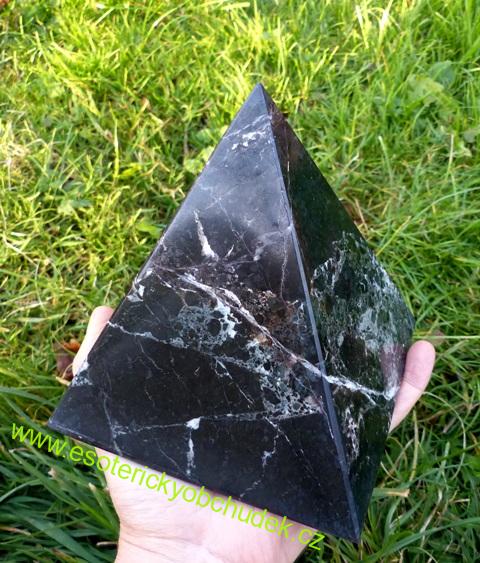 Pyramida - černý onyx 12,5 cm