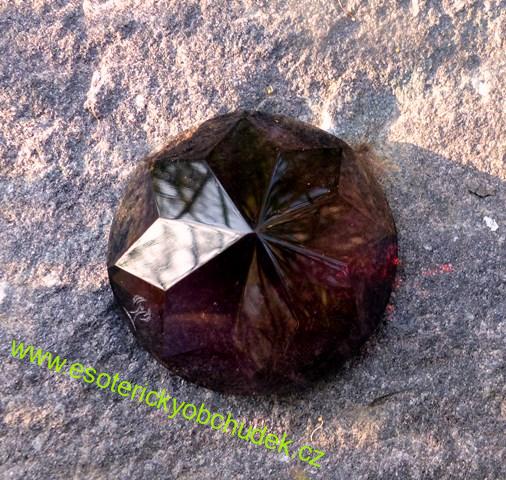 VYSOKOFREKVENČNÍ KRYSTAL "OSOBNÍ PROSTOR" ("ve svém království") 40 mm