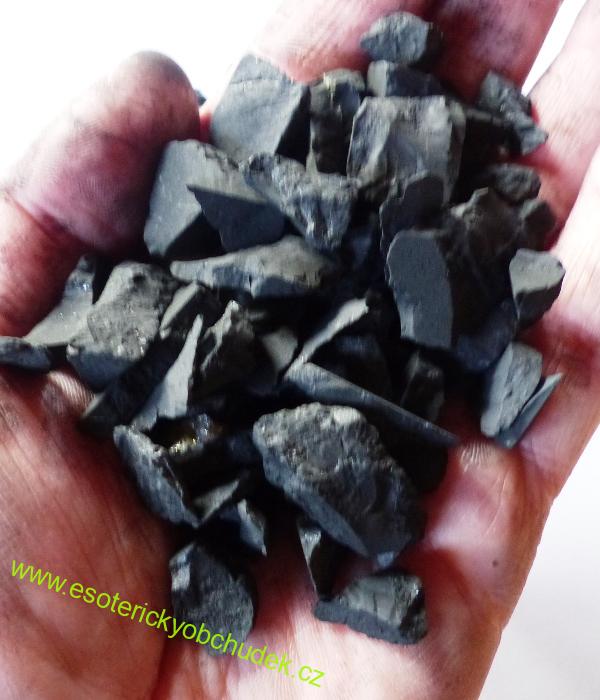 Šungit - drť nejen do vody 0,5 kg (vel. valounků cca 1 - 3 cm)