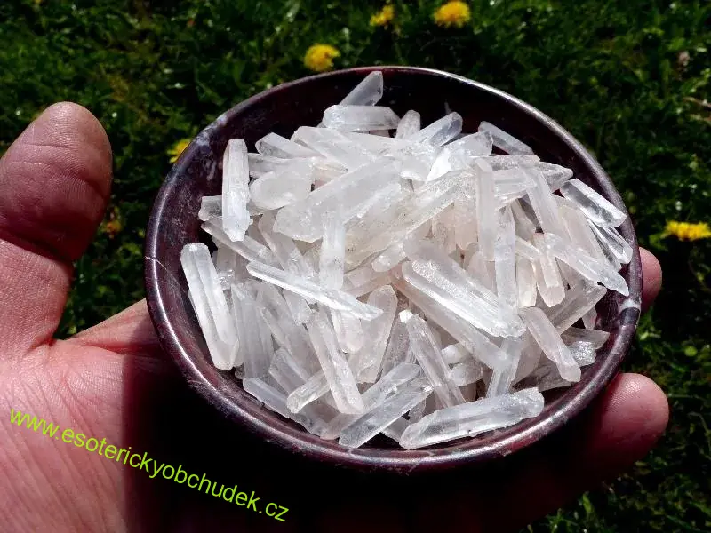 Křišťál - malé krystalky cca 2 - 4 cm - 500g