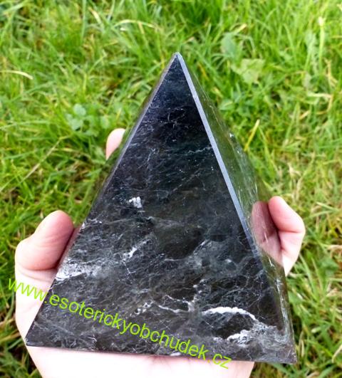 Pyramida - černý onyx 10 cm