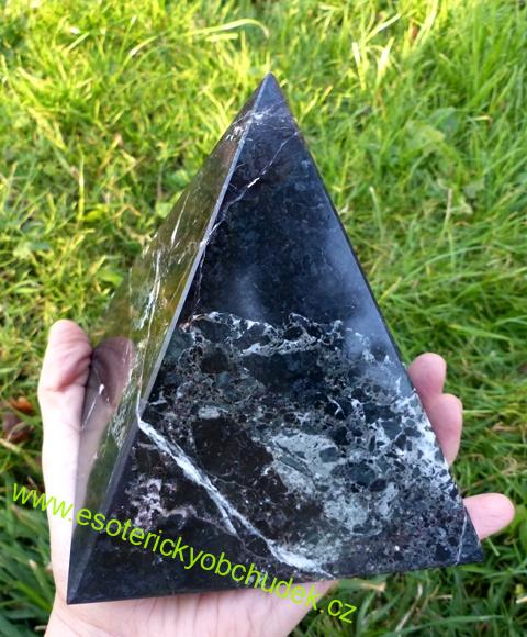 Pyramida - černý onyx 12,5 cm