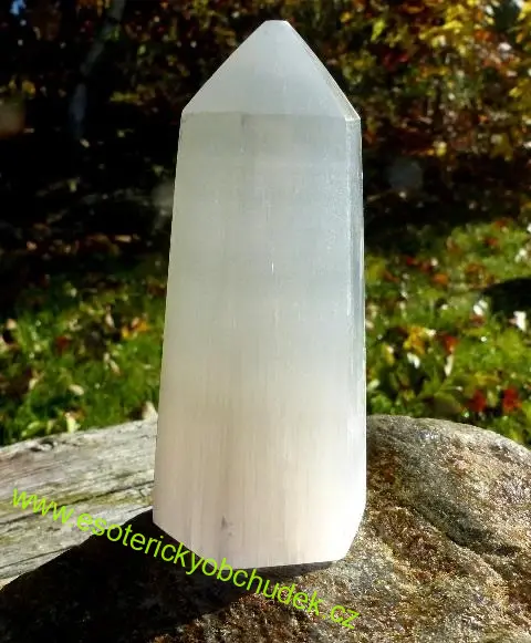 Obelisk ze selenitu 10 cm - cena do vyprodání zásob