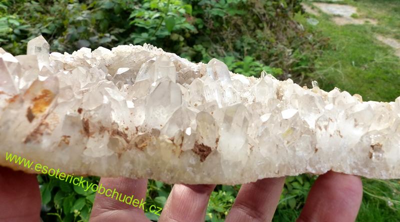 KŘIŠŤÁL - krásná drúza z menších krystalů cca 25 cm