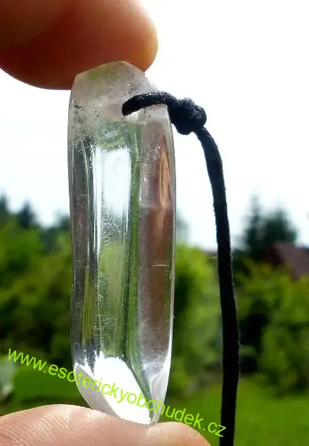 Křišťál přírodní krystal - přívěsek vrtaný cca 4,5 - 5,5 cm