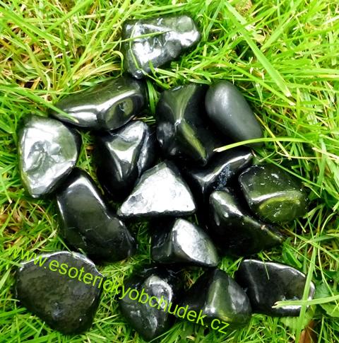 Šungit tromlovaný kus cca 4 - 5 cm (1 ks 50 - 70 g)