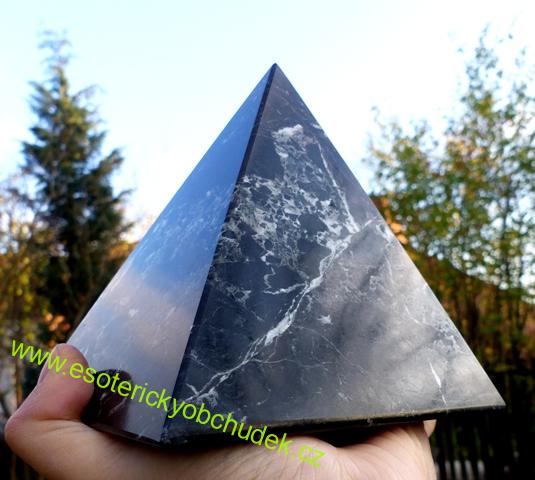 Pyramida - černý onyx 12,5 cm