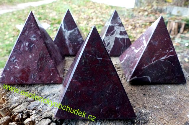 Pyramida - červený onyx 7,5 cm