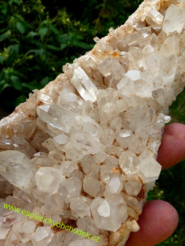 KŘIŠŤÁL - krásná drúza z menších krystalů cca 25 cm