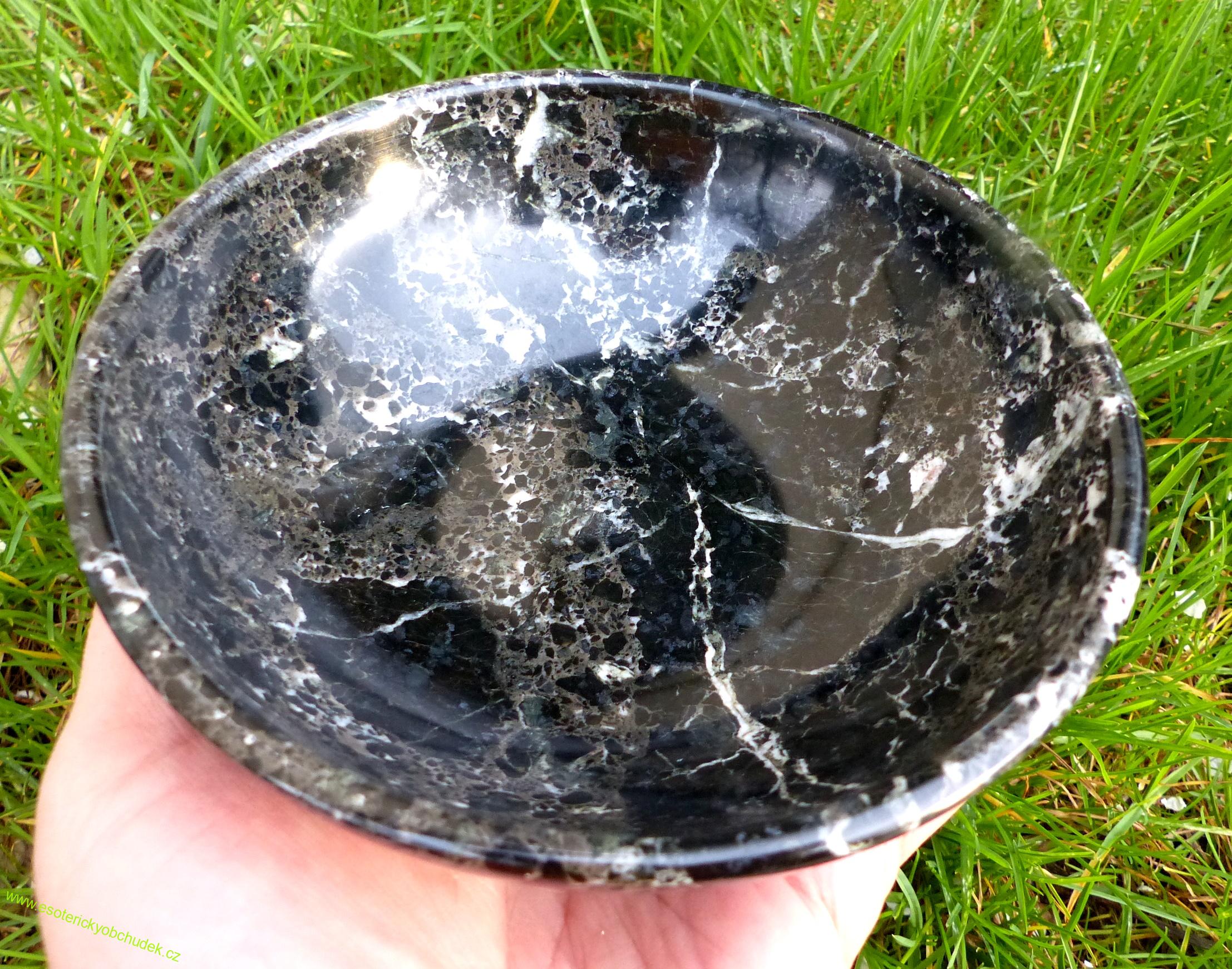 Miska z černého onyxu, průměr 12,5 cm