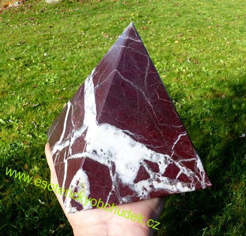 Pyramida - červený onyx 12,5 cm