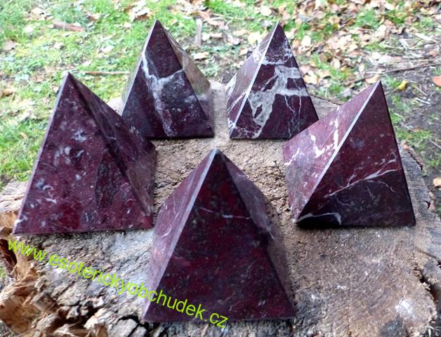 Pyramida - červený onyx 7,5 cm