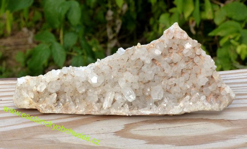 KŘIŠŤÁL - krásná drúza z menších krystalů cca 25 cm