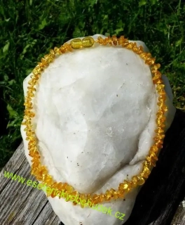 Náhrdelník JANTAR krátký světlý 33 cm