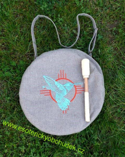 Taška na buben béžovohnědá se zipem s výšivkou - motiv KOLIBŘÍK