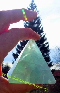 FLUORIT ZELENÝ - PYRAMIDA -  (EXTRA KVALITA - MEXIKO) - 6 cm - cena za tento kus