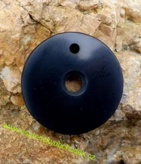 Přívěsek ze šungitu - donut 3,5 cm - skladem 1 ks
