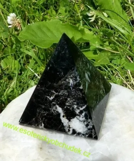 Pyramida - černý onyx 5 cm