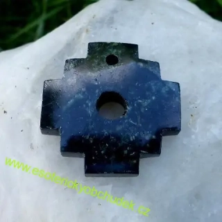  CHACANA (ANDSKÝ KŘÍŽ) - symbol ručně vyřezaný z tmavého kamene (serpentin) - přívěsek