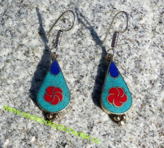 Naušnice - zdobené s květinou (imitace tyrkys + lapis lazuli + červený korál)