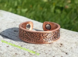 Prsten - měděný s gravírovaným keltským stromem života s magnety